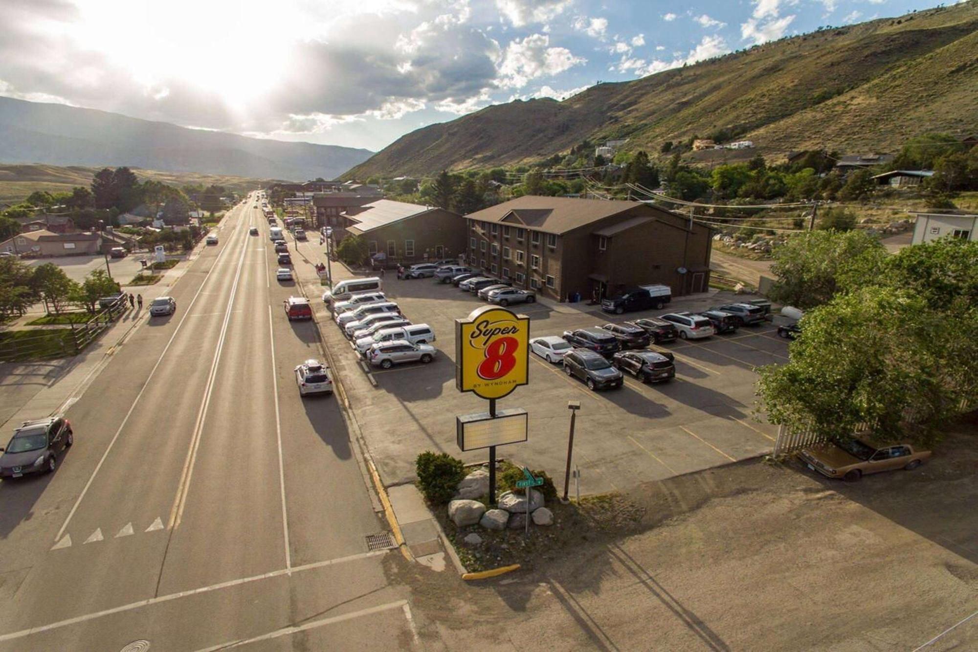 Super 8 By Wyndham Gardiner/Yellowstone Park Area Esterno foto