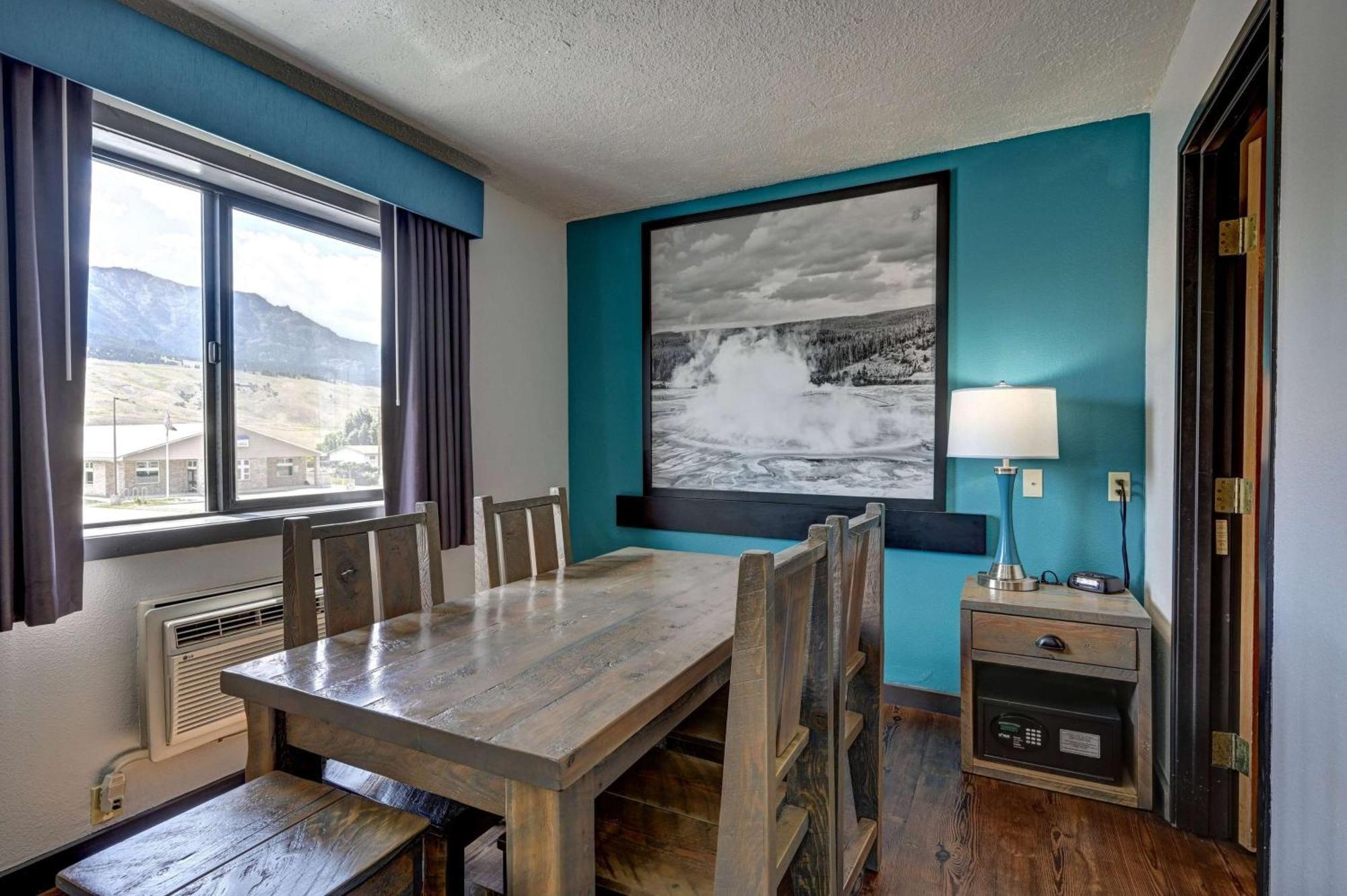 Super 8 By Wyndham Gardiner/Yellowstone Park Area Esterno foto