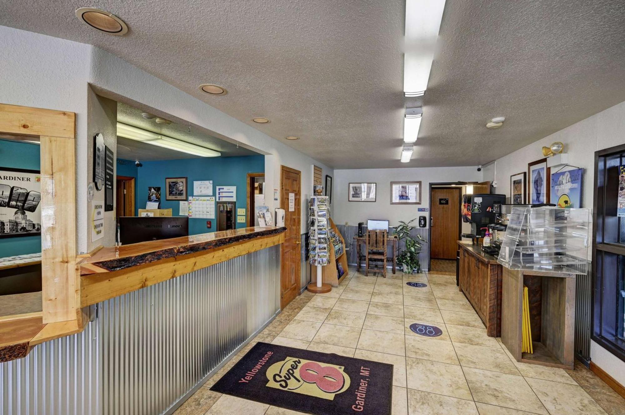 Super 8 By Wyndham Gardiner/Yellowstone Park Area Esterno foto