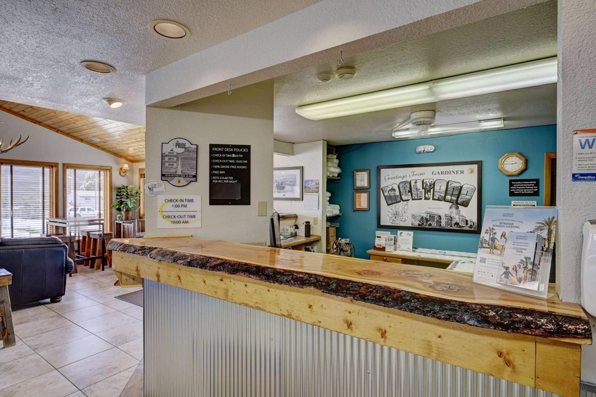 Super 8 By Wyndham Gardiner/Yellowstone Park Area Esterno foto