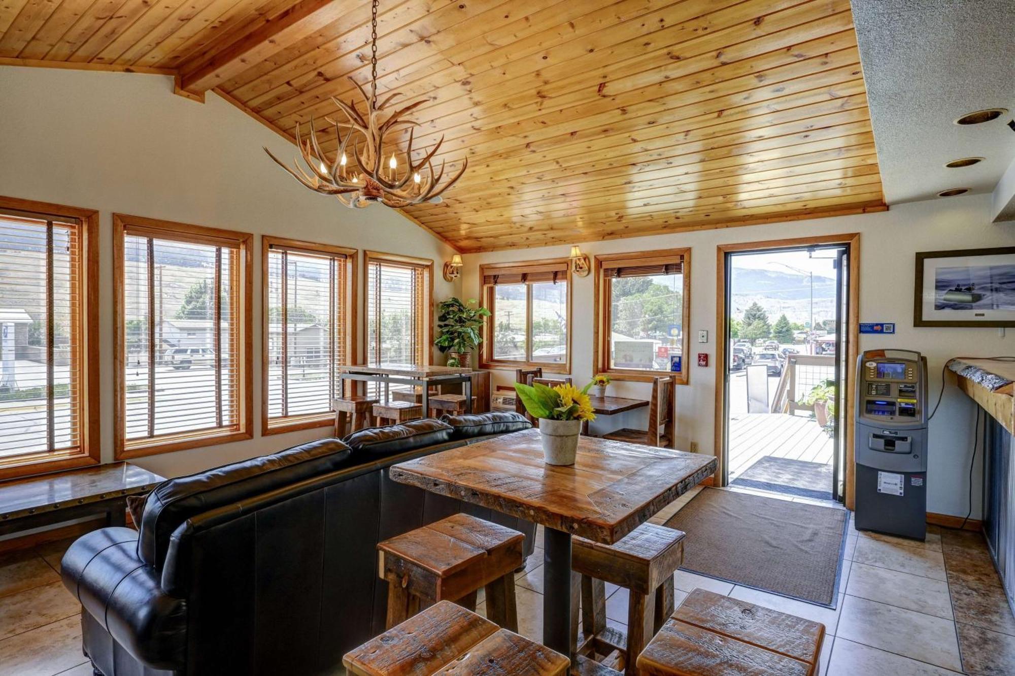 Super 8 By Wyndham Gardiner/Yellowstone Park Area Esterno foto