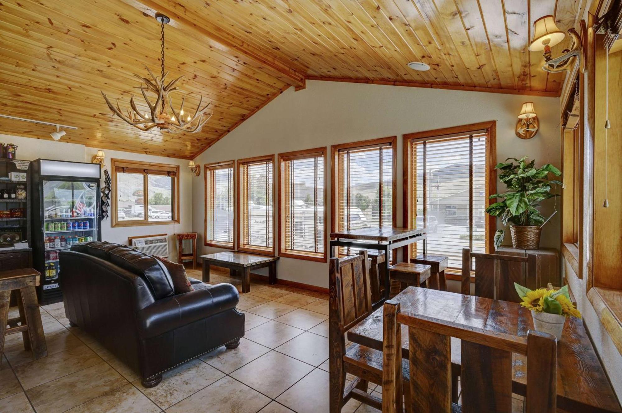 Super 8 By Wyndham Gardiner/Yellowstone Park Area Esterno foto