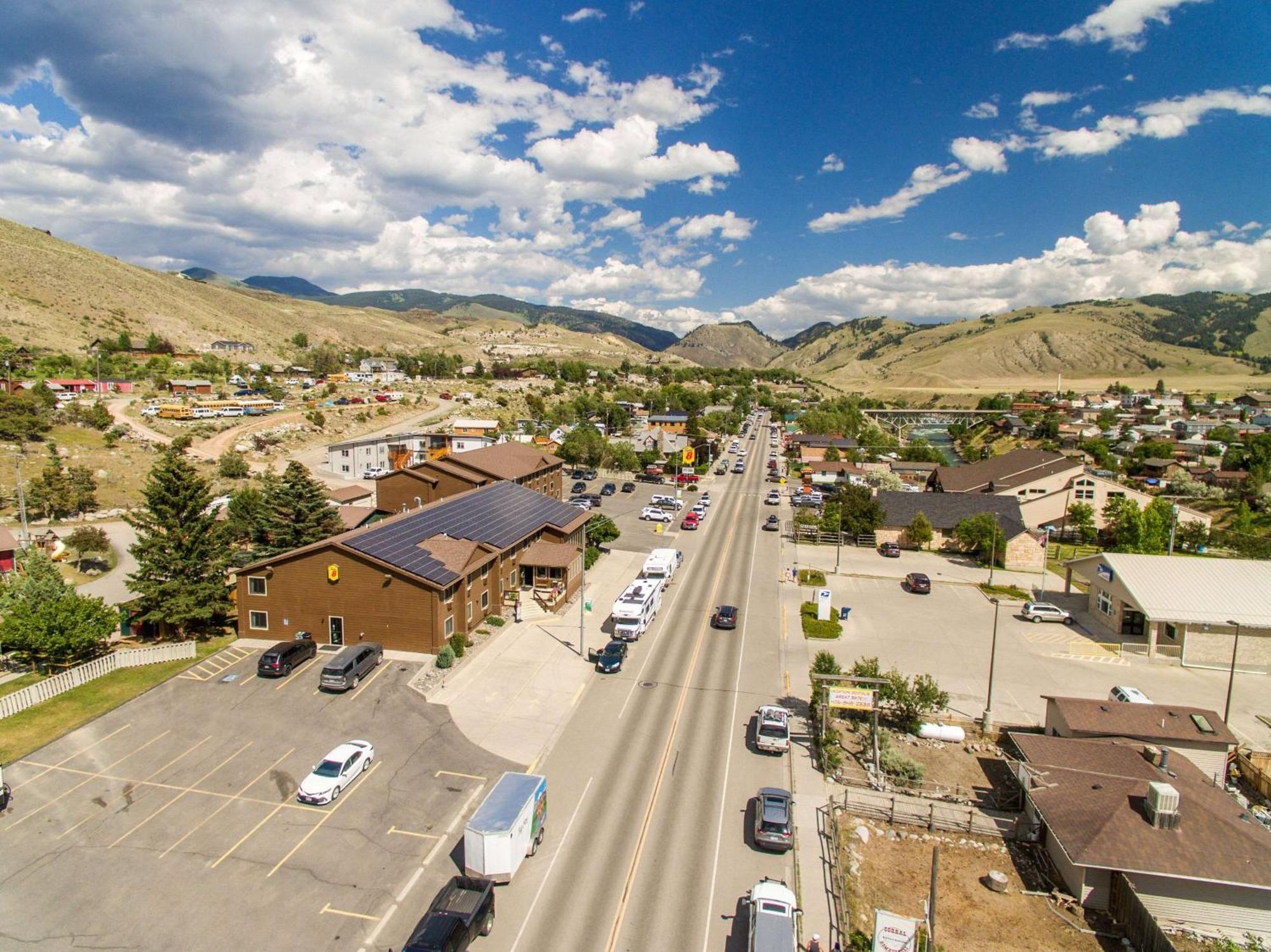 Super 8 By Wyndham Gardiner/Yellowstone Park Area Esterno foto