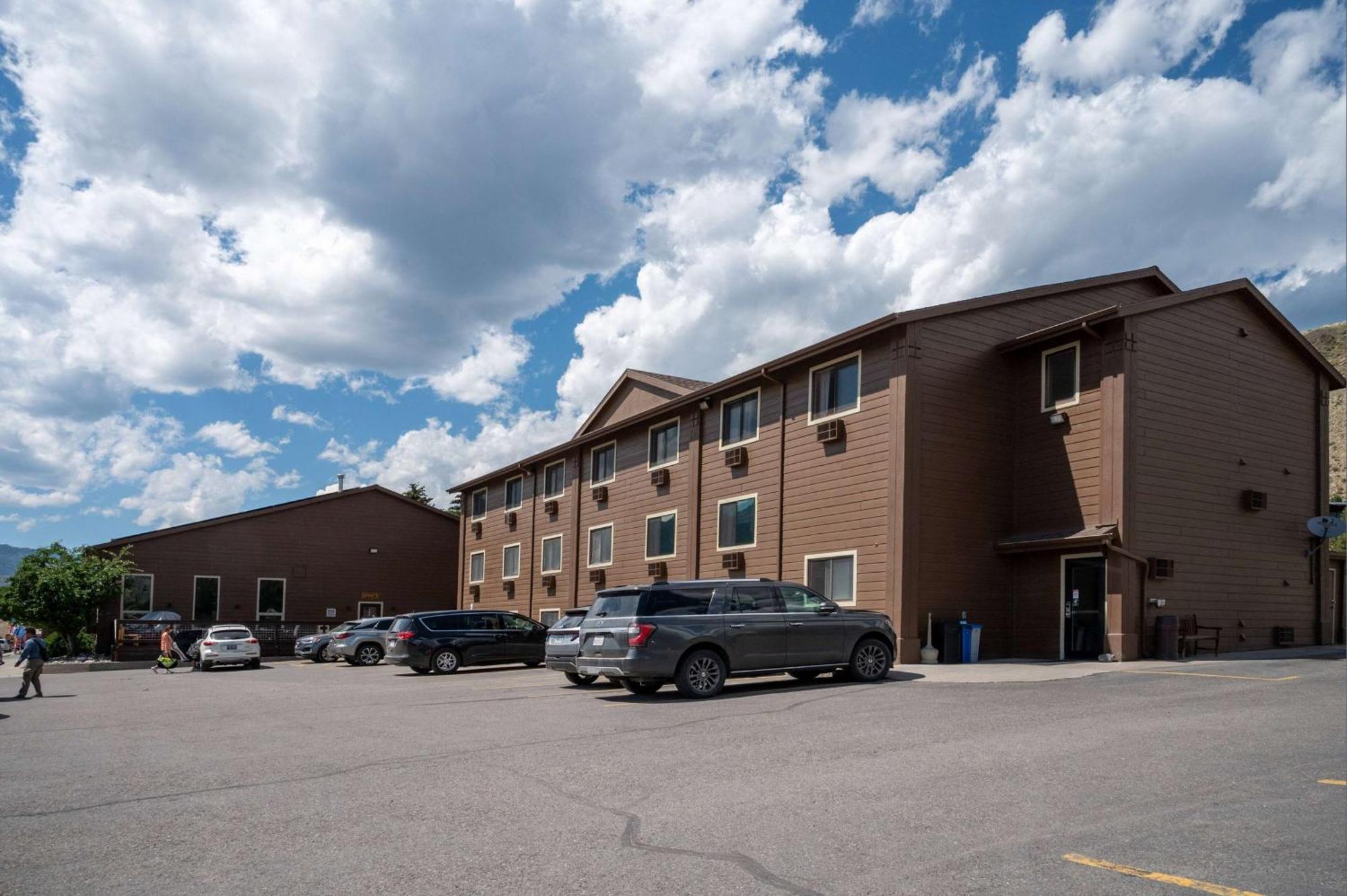 Super 8 By Wyndham Gardiner/Yellowstone Park Area Esterno foto