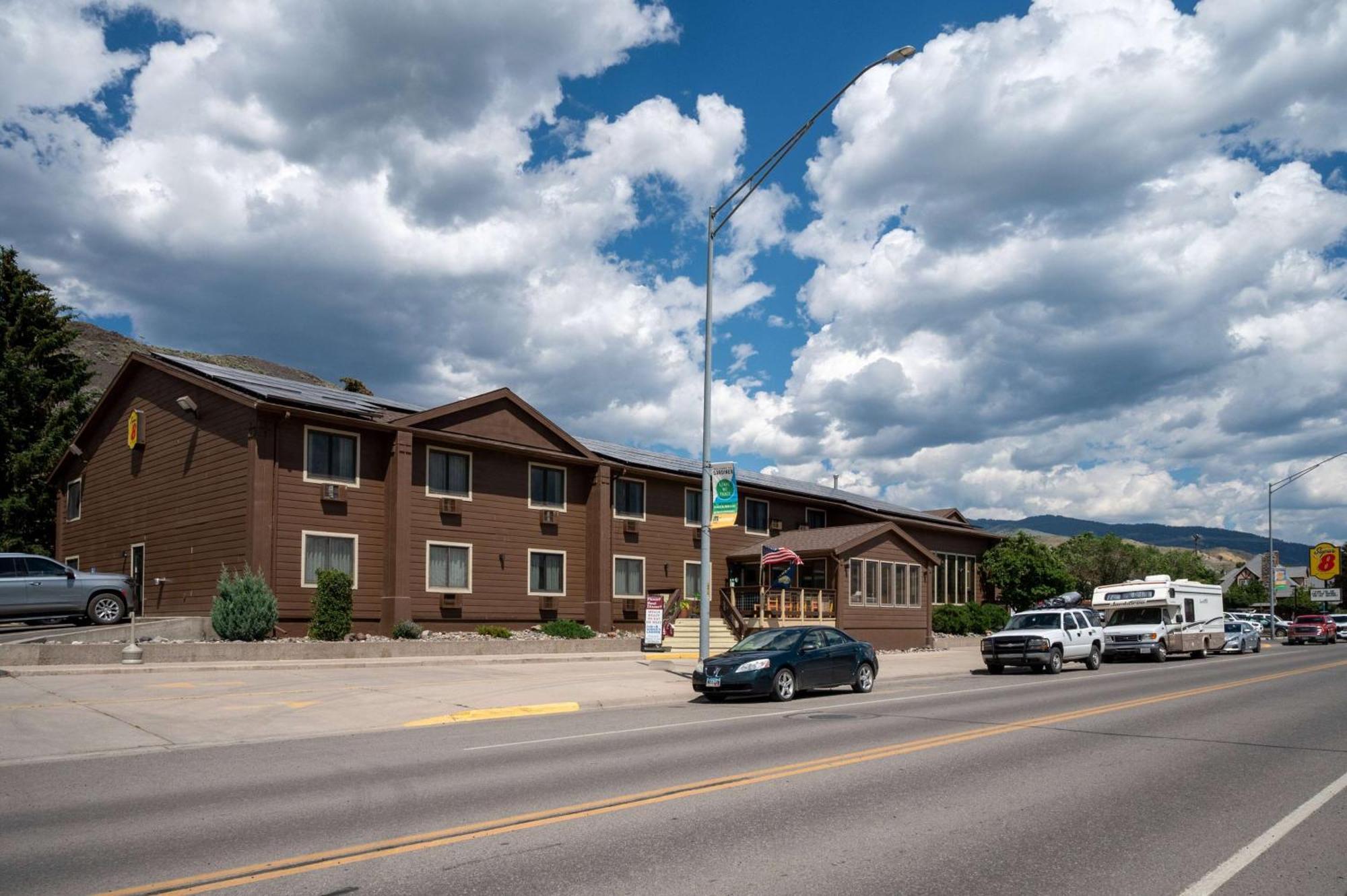 Super 8 By Wyndham Gardiner/Yellowstone Park Area Esterno foto