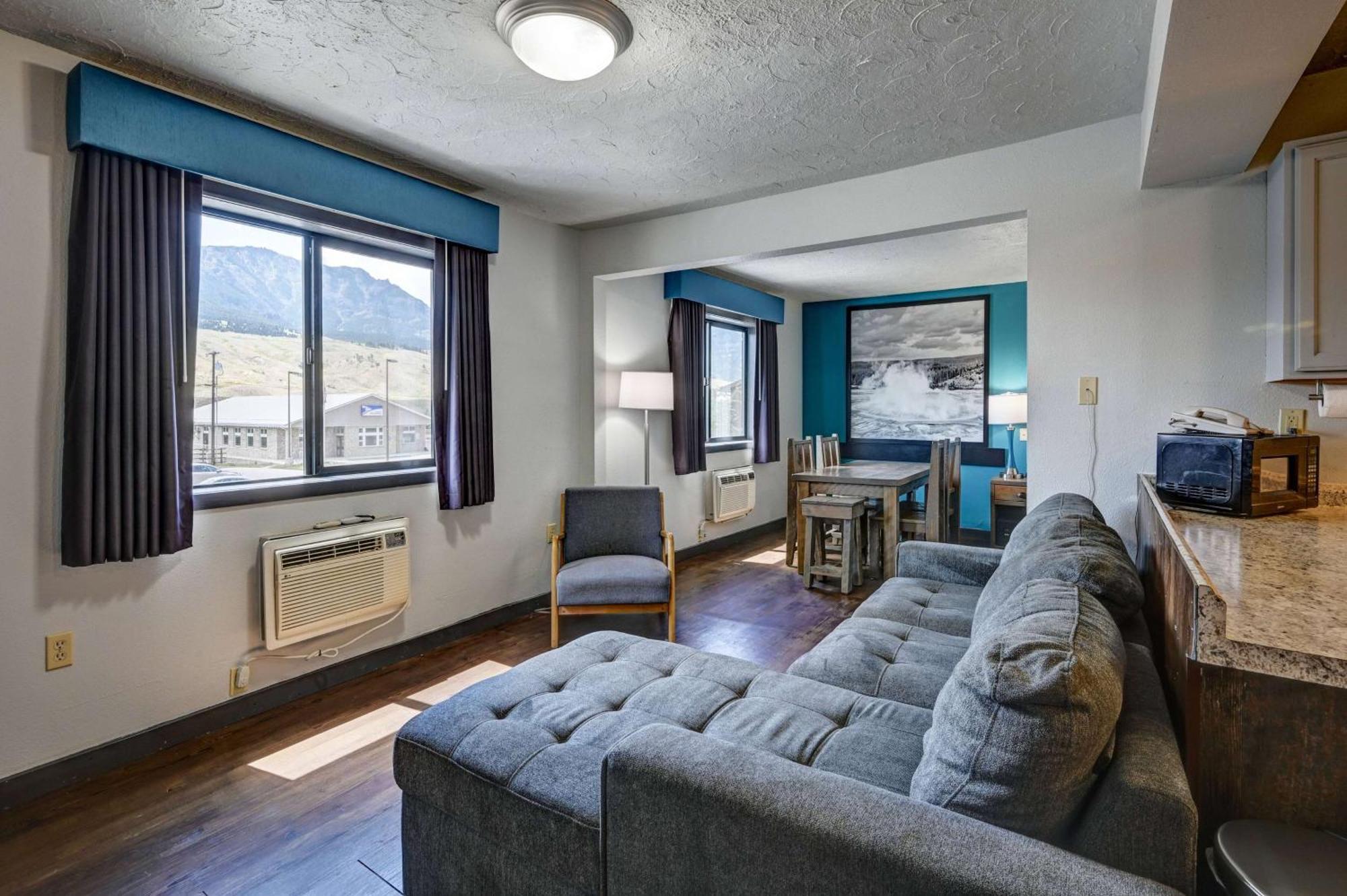 Super 8 By Wyndham Gardiner/Yellowstone Park Area Esterno foto