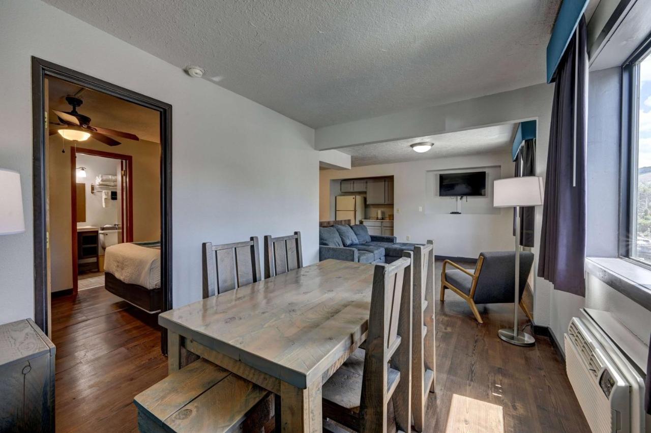 Super 8 By Wyndham Gardiner/Yellowstone Park Area Esterno foto