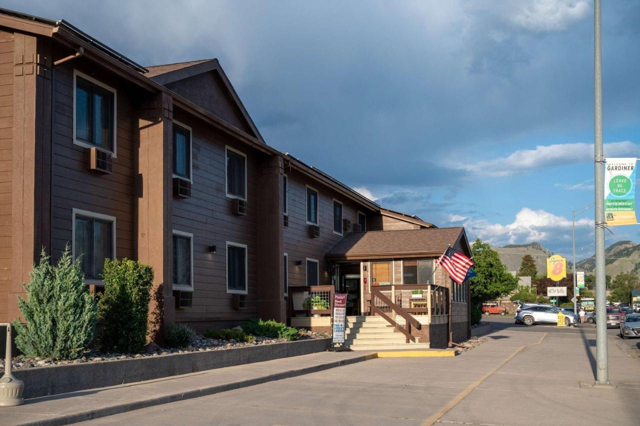 Super 8 By Wyndham Gardiner/Yellowstone Park Area Esterno foto
