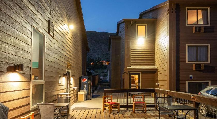 Super 8 By Wyndham Gardiner/Yellowstone Park Area Esterno foto